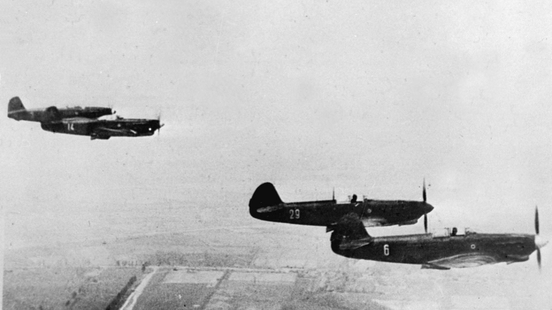 Aviones  del regimiento Normandie-Niemen.