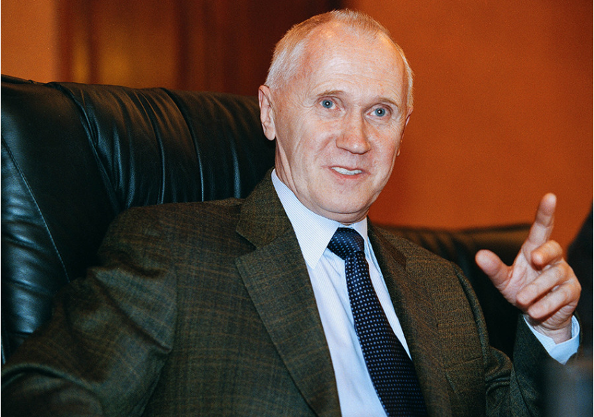 Adamov je bil vodja Ministrstva za jedrsko energijo v letih med 1998 in 2001.