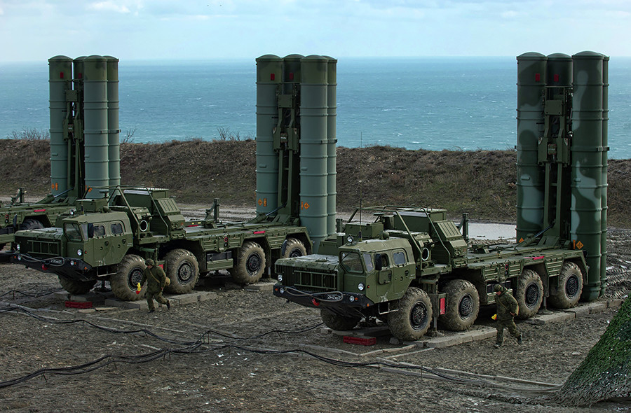 Sistem pertahanan antipesawat S-400 Triumph
