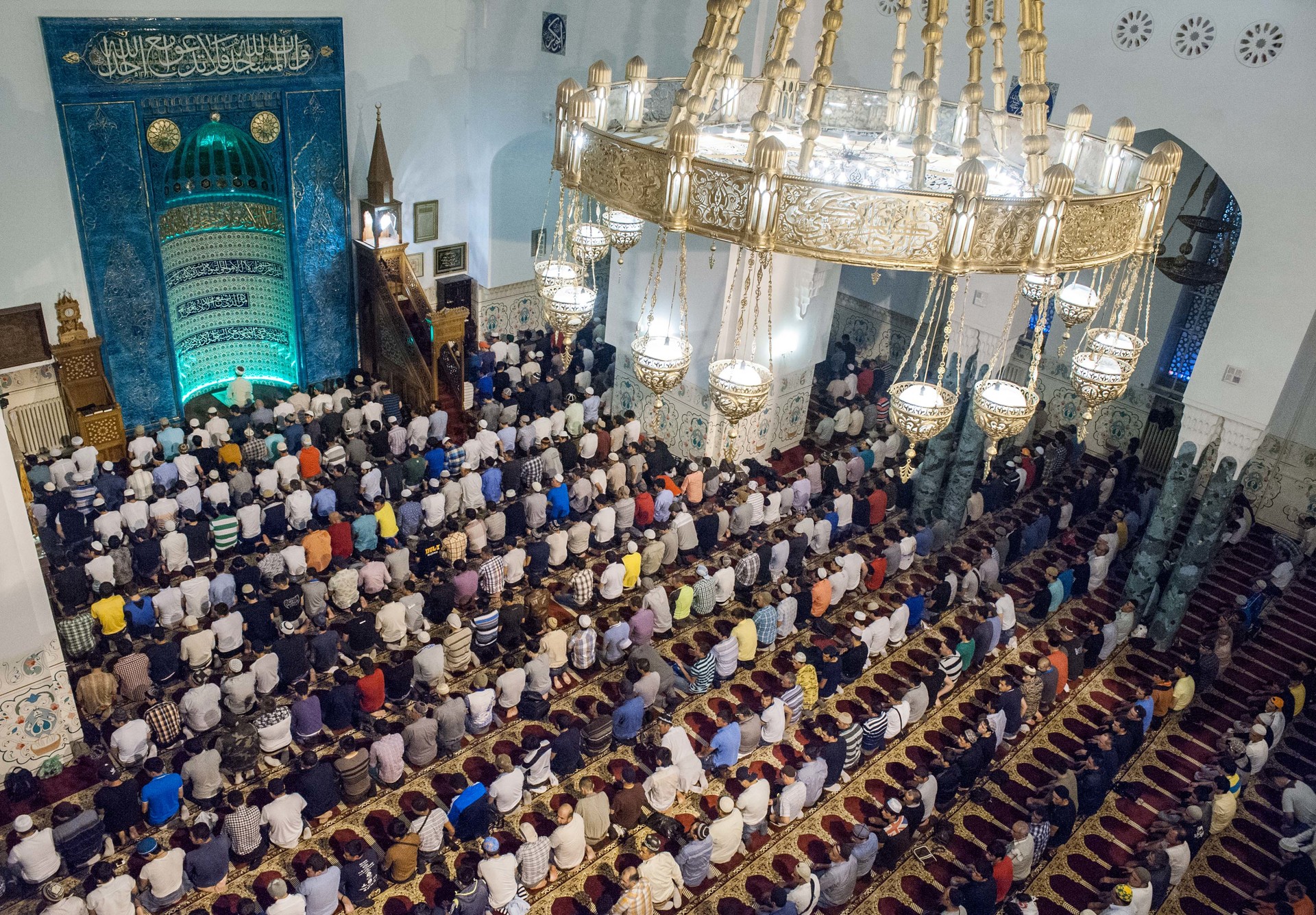 Umat Islam melaksanakan ibadah salat Id pada Hari Raya Idul Fitri, 28 Juli 2014, di Masjid Sankt Peterburg, Rusia.
