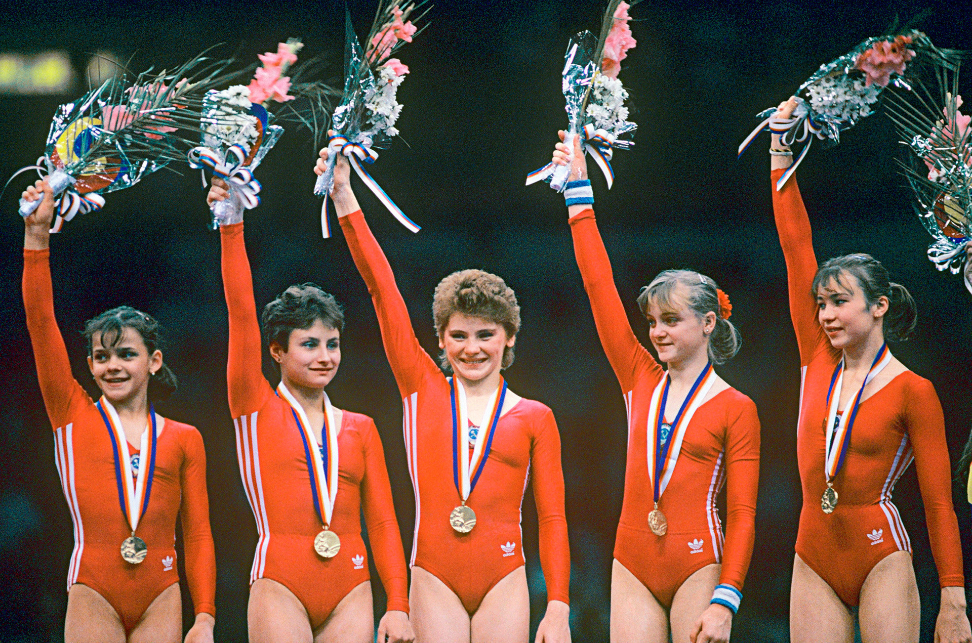 Gimnastičarke iz SSSR-a su osvojile zlatne medalje na Ljetnoj olimpijadi 1988. u Seulu.