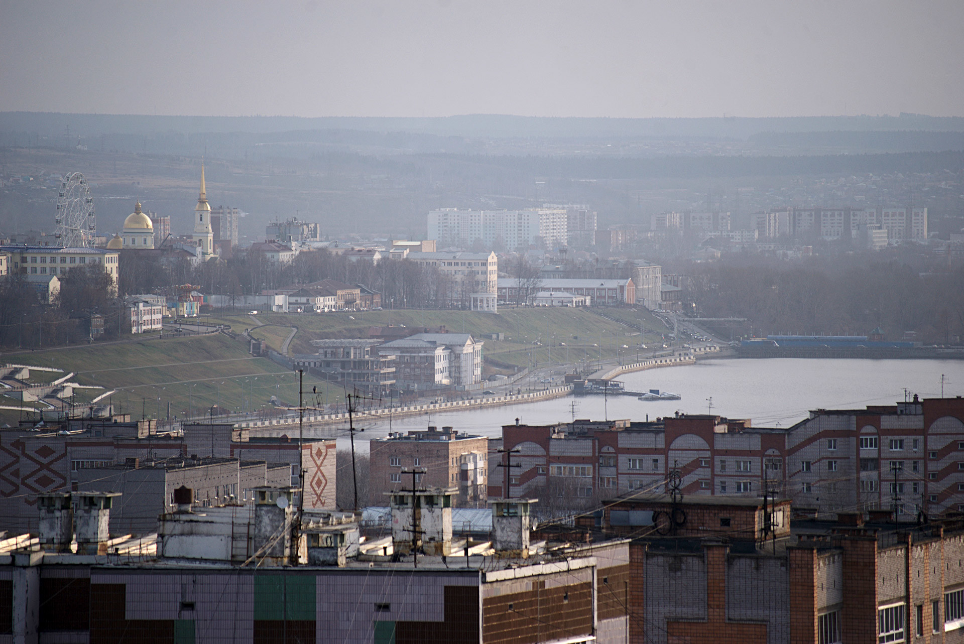 Хората казват, че градът прилича на микросхема.
