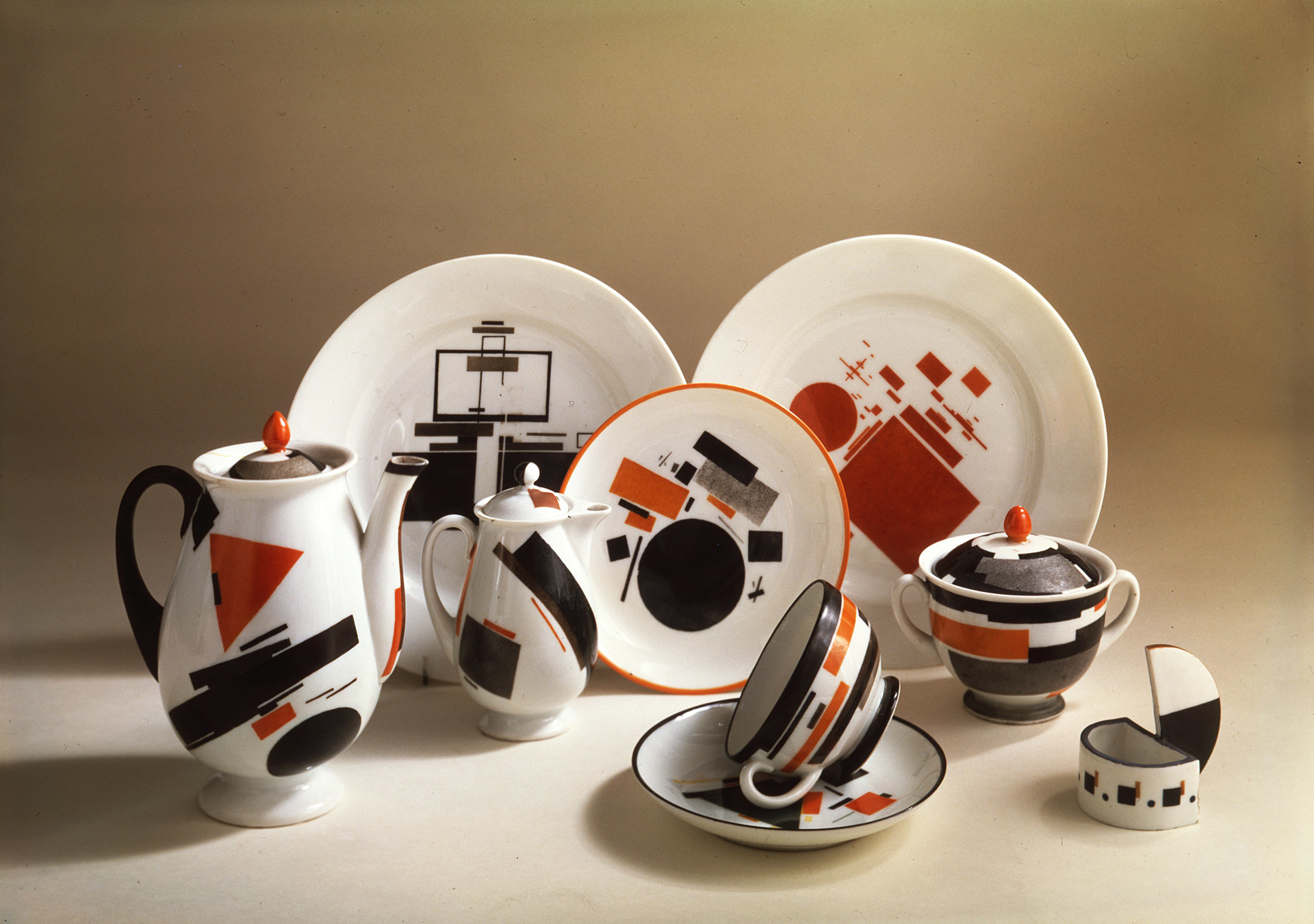 'Suprematism' set, by V. Chekhonin and N. Suetin. 1923. The Leningrad Porcelain Museum named after Lomonosov. 