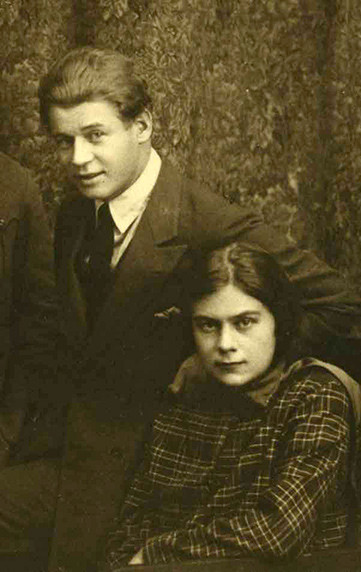 Iessênin com a última mulher, Sófia Andréievna Tolstáia, em 1925. Neta de Lev Tolstói, ela fez enormes esforços para manter as memórias do marido.