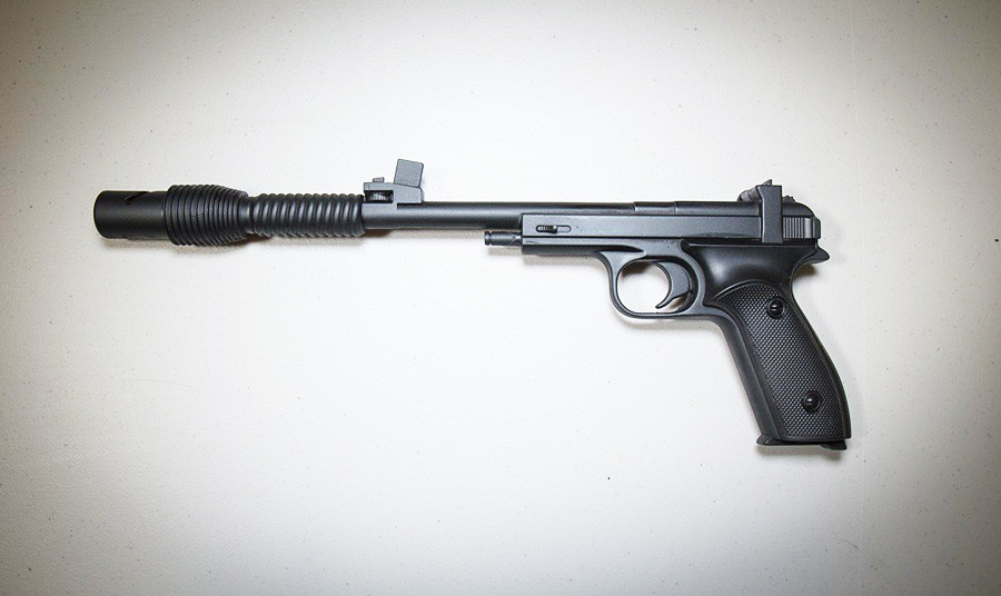 La pistola MCM creada por un diseñador ciego.