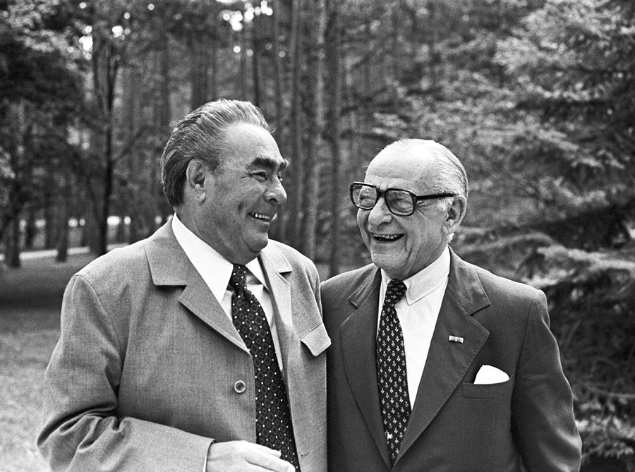 Generalni sekretar sovjetske partije Leonid Brežnjev in Armand Hammer, ameriški magnat in šef energetske družbe American Occidental Petroleum Corp. v Moskvi