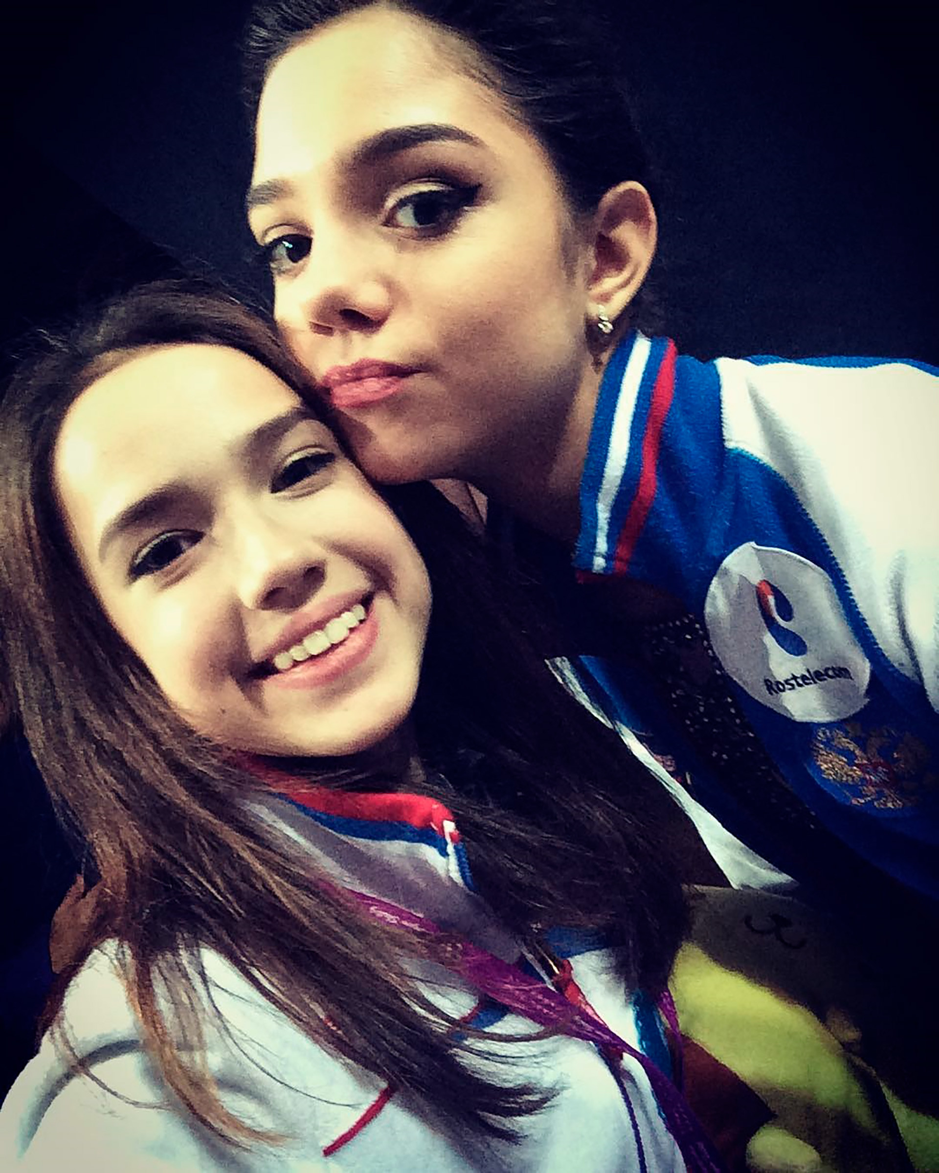 Alina Zagitova com Yevgenia Medvedeva