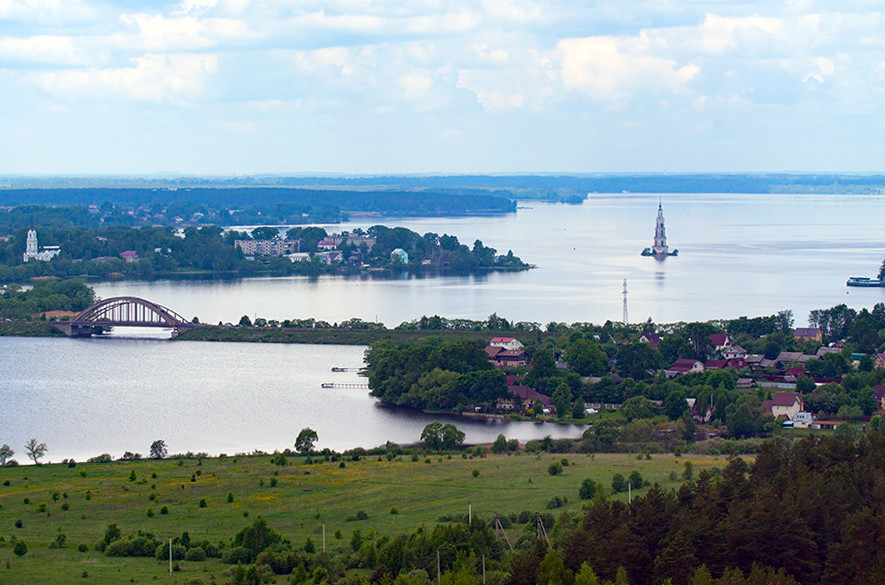 Панорама јужног дела Рибинског акумулационог језера. 