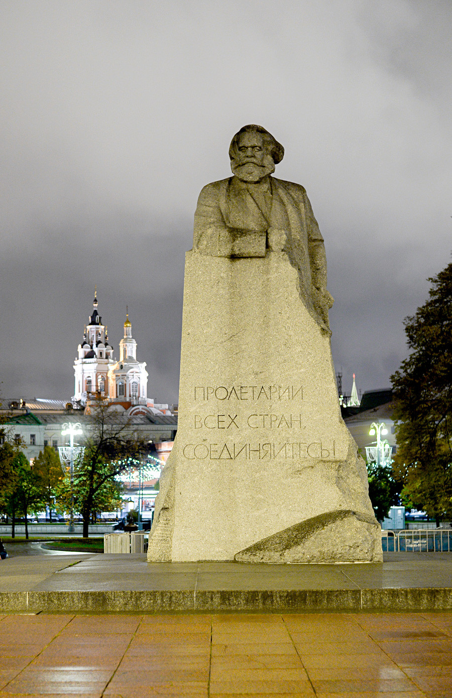Паметник на Карл Маркс в Москва.