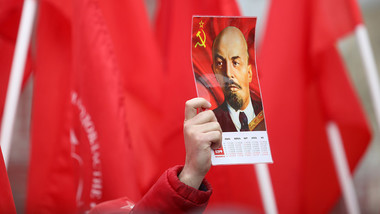 Помал број Руси сака да се закопа телото на Ленин