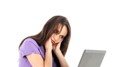 Ново истражување покажува кој пцуе најмногу на работа во Русија