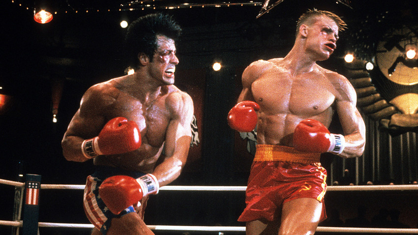 Sylvester Stallone golpea a Dolph Lundgren en la película 'Rocky IV', 1985.