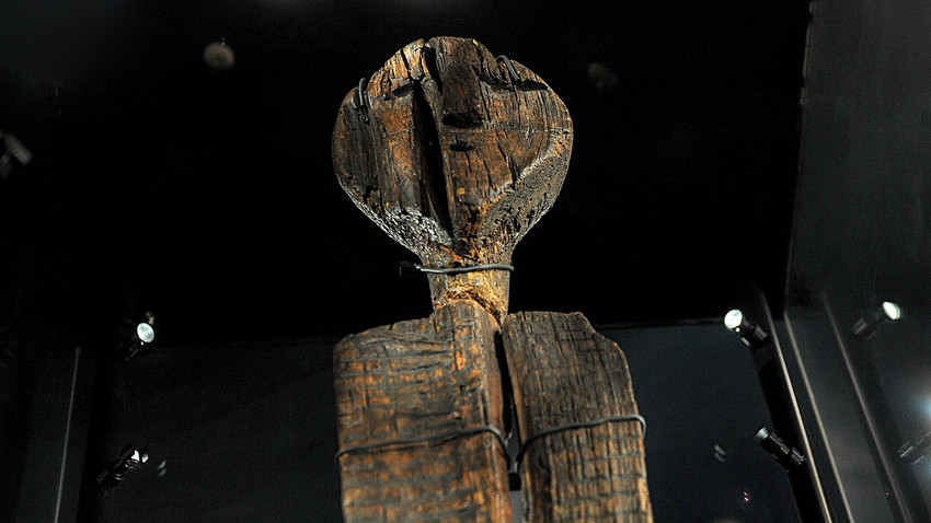 Шигирскияд идол - най-древната дървена скулптура, изложен в Регионалния музей в Сведрловск.