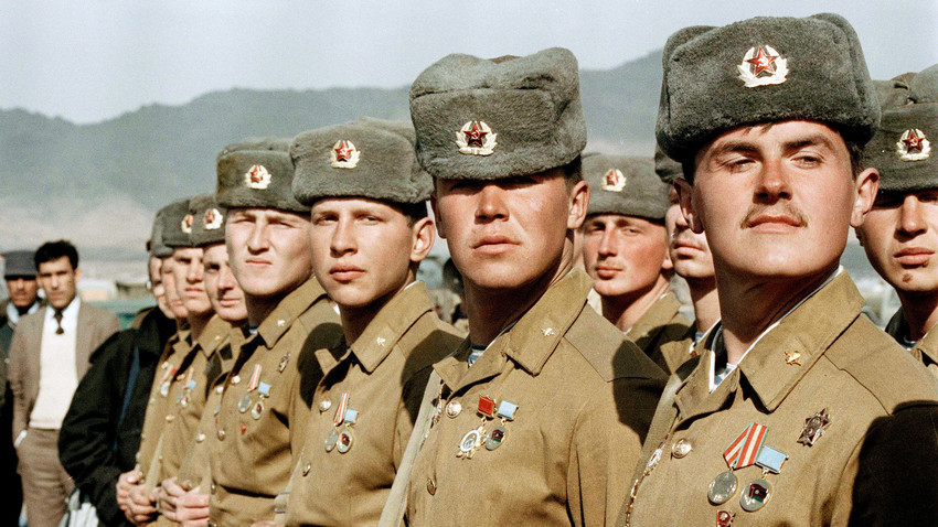 Ada 39 tentara Soviet yang mempertahankan posisi mereka melawan ratusan mujahidin yang mengepung.