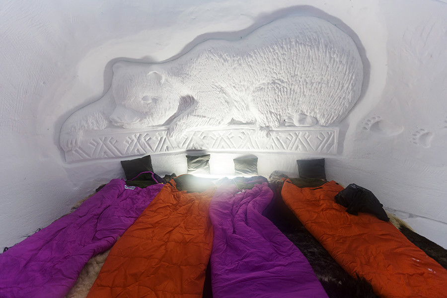 Interior hotel iglo yang terletak di sebelah Resor Kesehatan Nachikinsky di distrik Yelizovsky, Kamchatka.