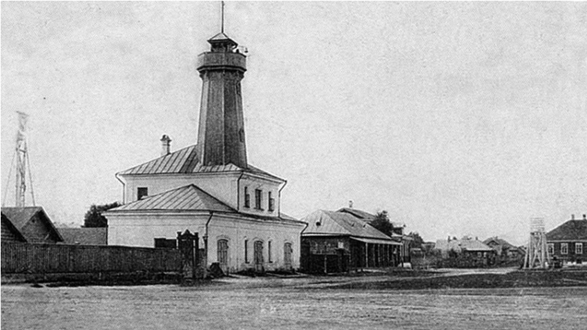 Stolp v Mologi, ki ga je zasnoval Andrej Mihajlovič Dostojevski. 