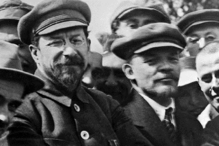 Народни комесар за просвету Анатолиј Луначарски и Владимир Лењин.