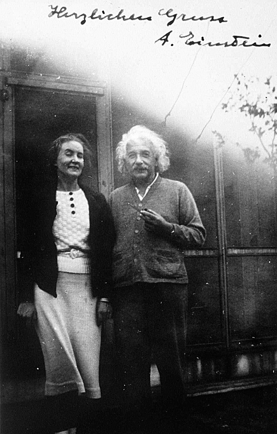 Einstein in Konenkova. Datum fotografije ni znan.