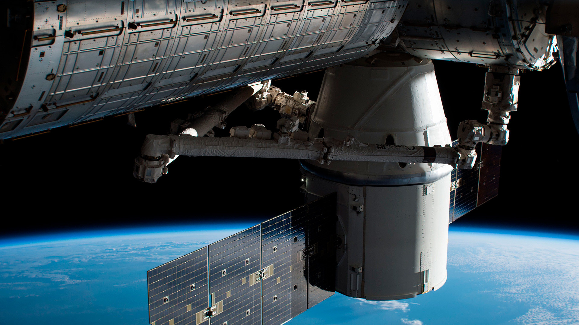 Mednarodna vesoljska postaja v orbiti.