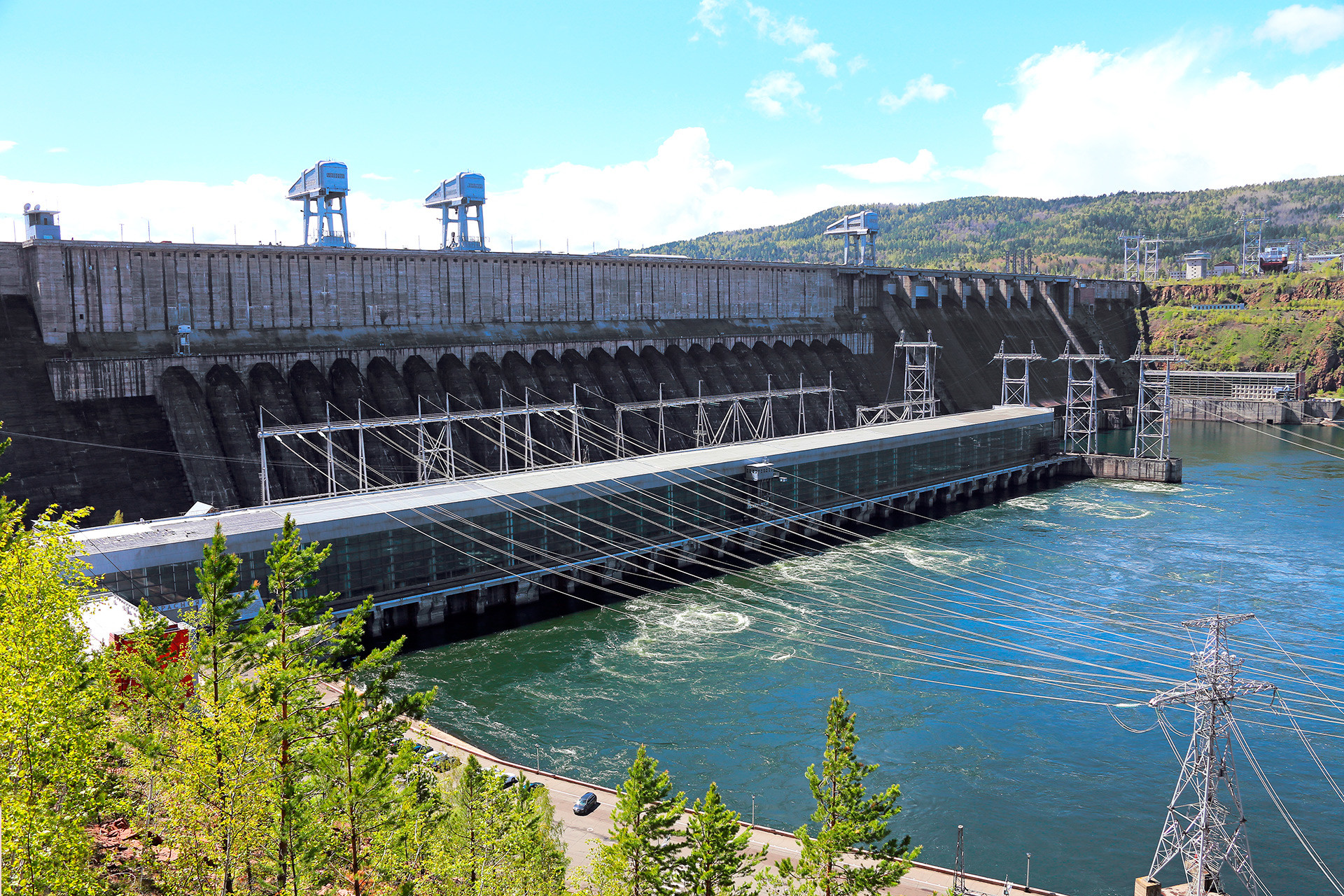 Das Wasserkraftwerk am Jenissej in Diwnogorsk bei Krasnojarsk