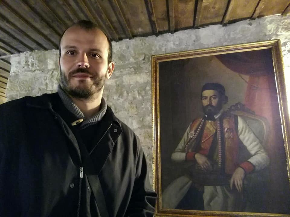 Игор Дамјановић са портретом Петра II Петровића Његоша