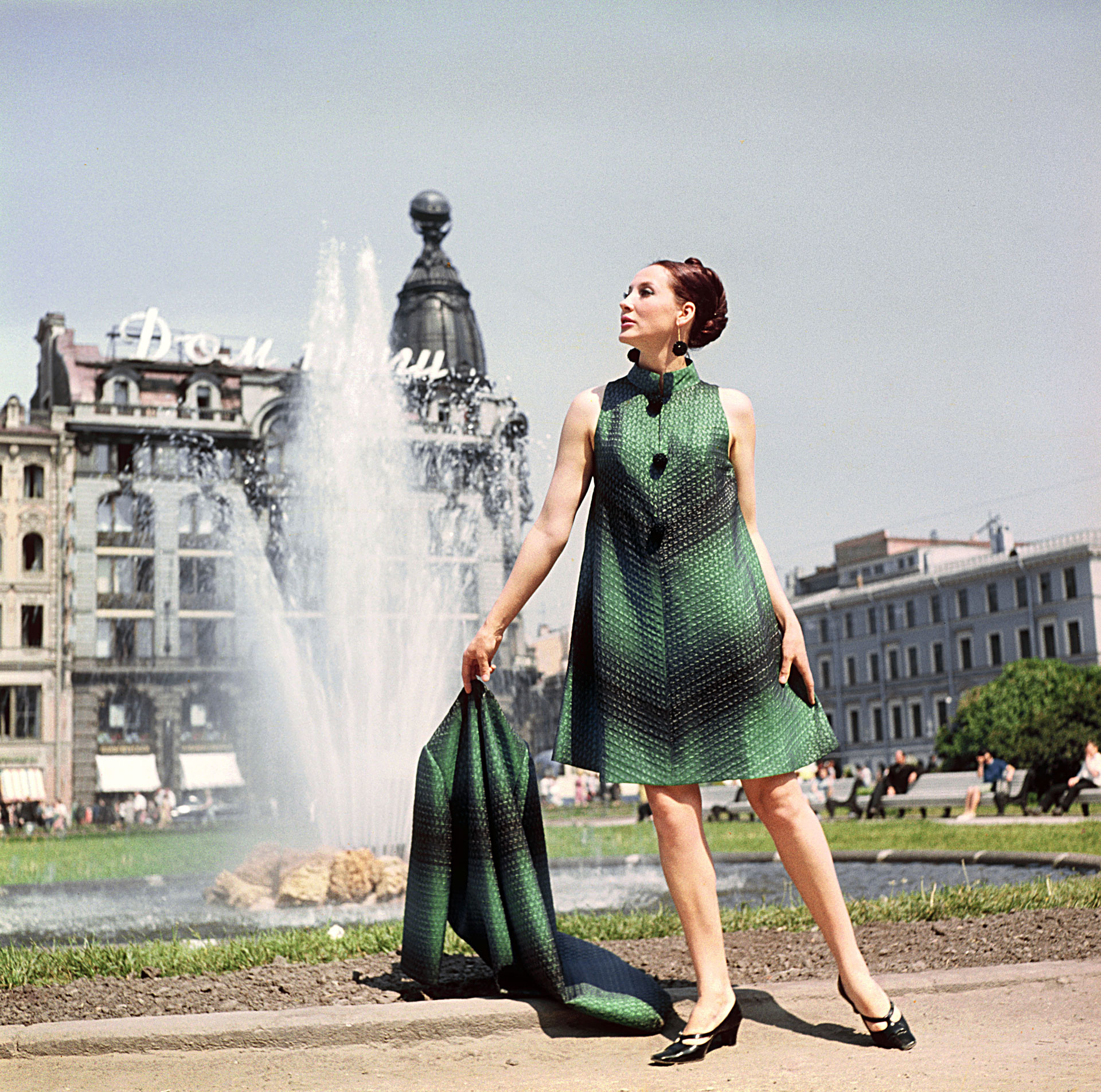コートとイヴニングドレス　1968年