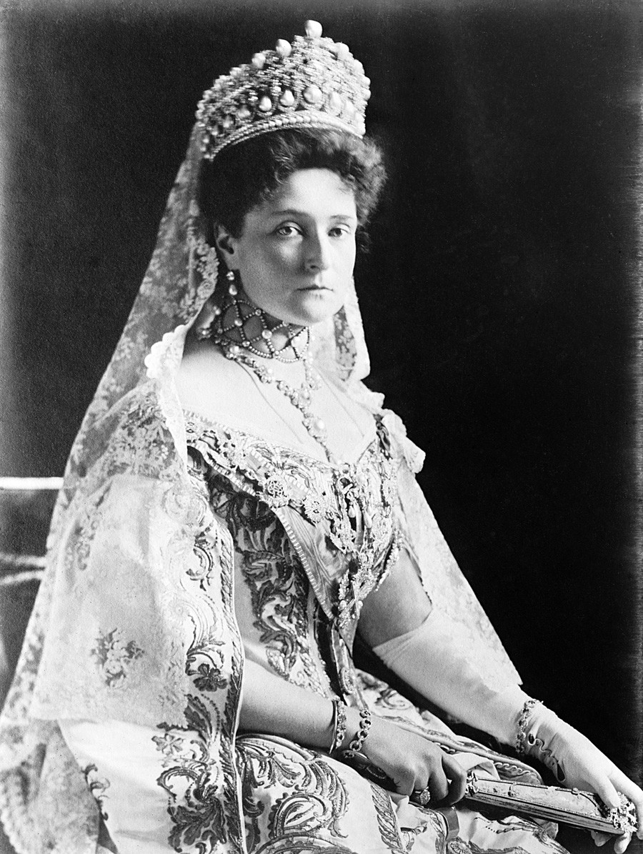 Tsaritsa Alexandra Fyodorovna (Alix of Hesse), seated. 