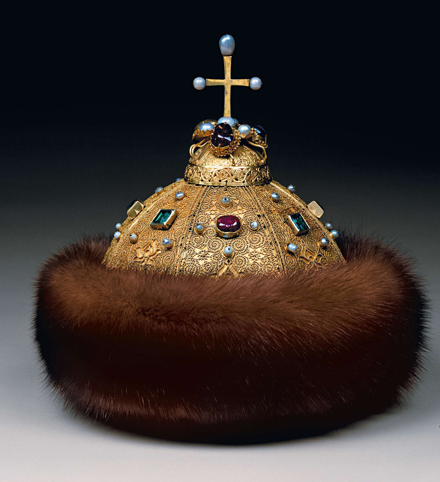 Мономаховата шапка, първата половина на XIV век. 

