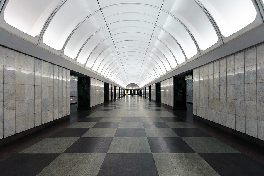 Estación de metro Krestiánskaia Zastava.