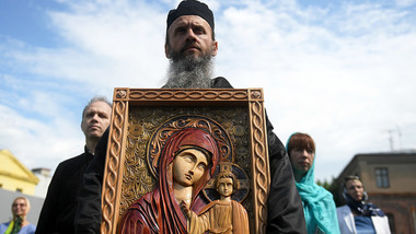 26 храмови ширум Русија добија тактилни икони за луѓе со слаб вид