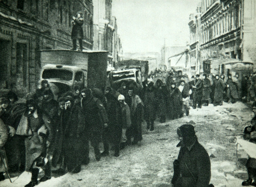 Around 91 000 German prisoners were captured in the battle of Stalingrad