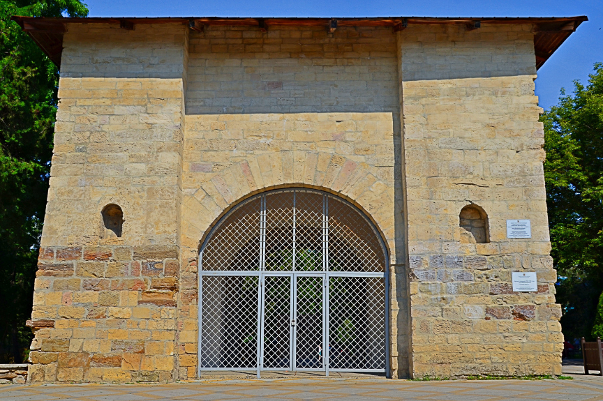 Ruska vrata, ki so jih zgradili turški vladarji.