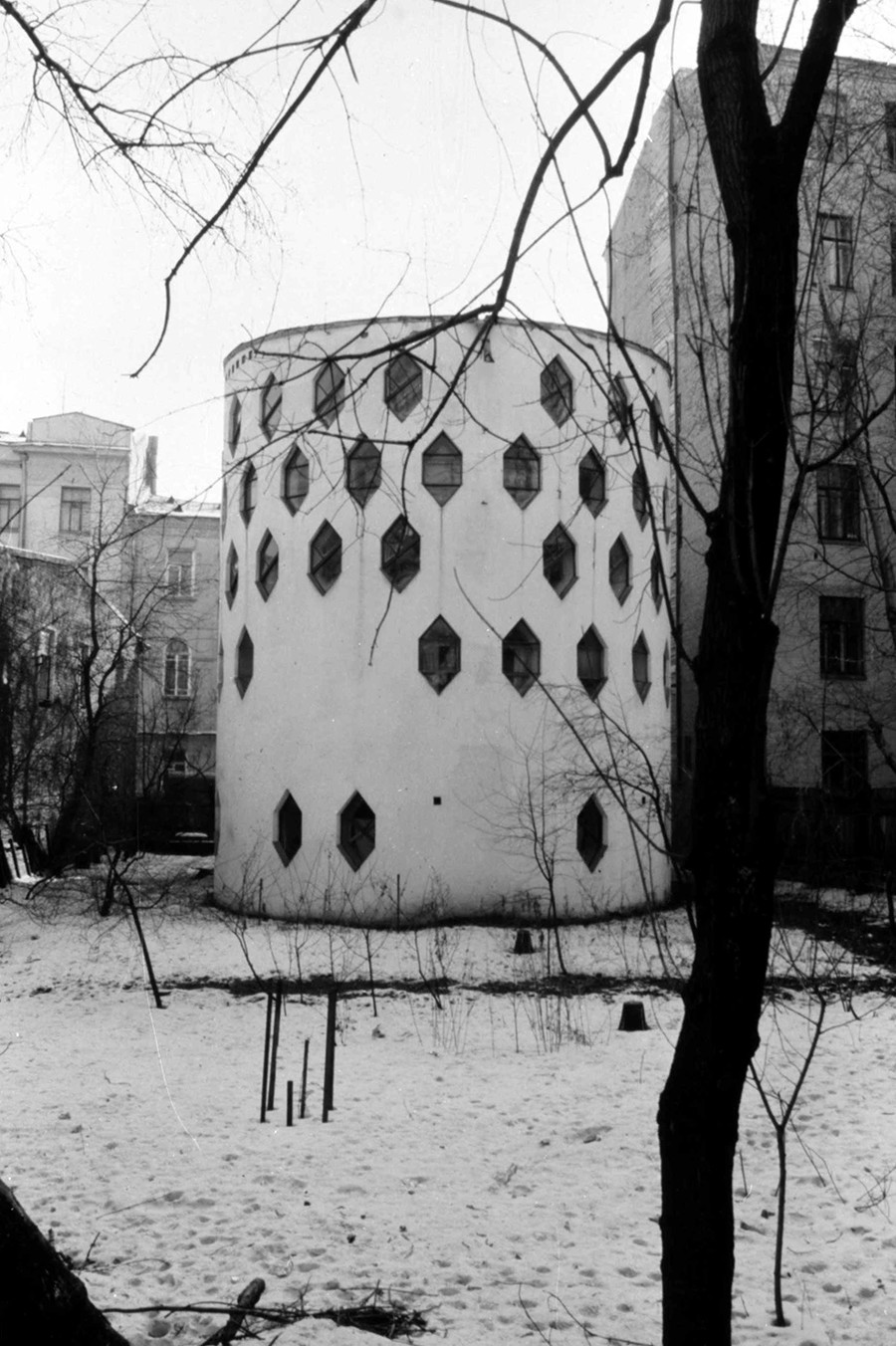 Konstantin Melnikov house (1927). Moscow.  Photo: 1984 