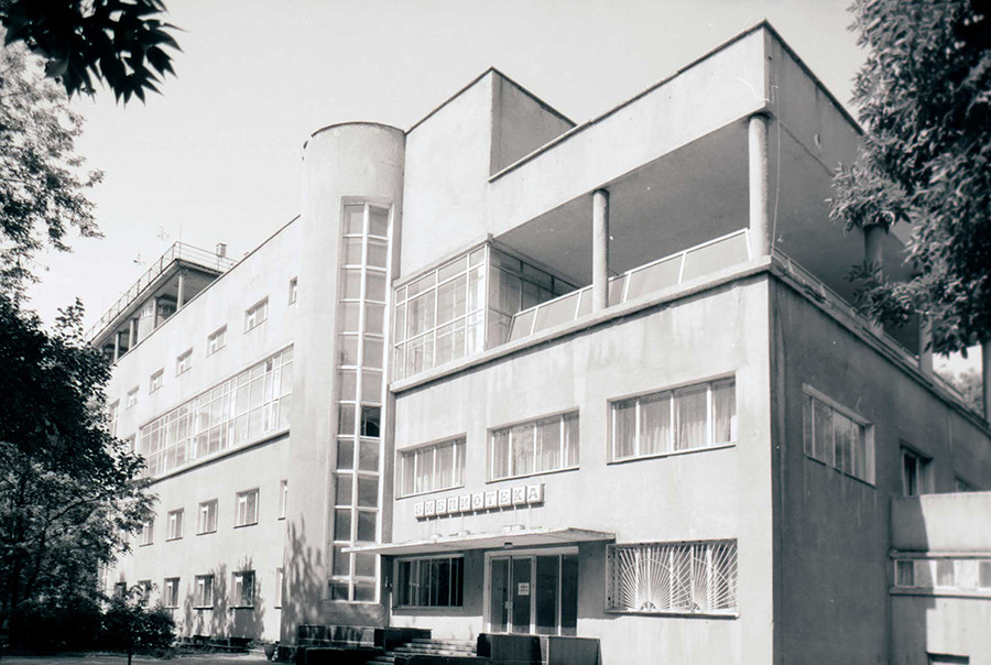 Likhachev Factory Palace of Culture, office wing (1930).  Moscow. Photo: 1994