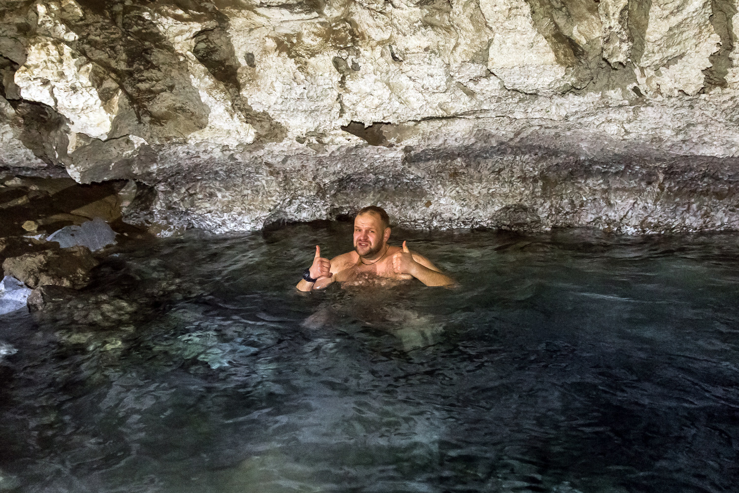Dort in der großen Grotte befindet sich ein großer unterirdischer See, in dem die Anwohner der Gegend bis heute noch jährlich zum Feiertag der „Taufe des Herrn“ am 19. Januar ins Eiswasser tauchen.