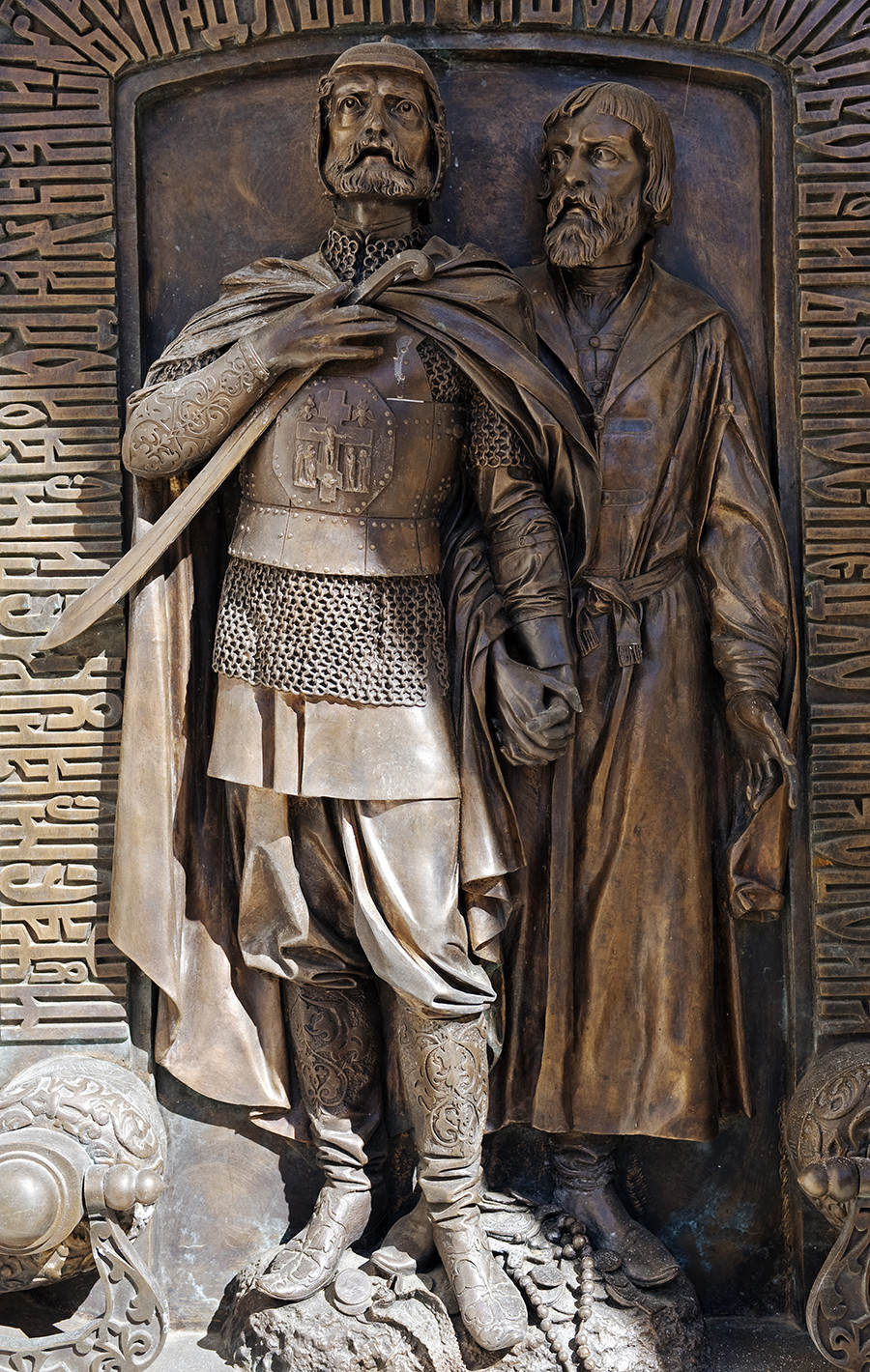 Rusija, Suzdal, Manstir prepodobnog Jefimija. Brončani reljef s likovima Požarskog i Minjina na vratima male kapele u kojoj se nalazi grob Požarskog.