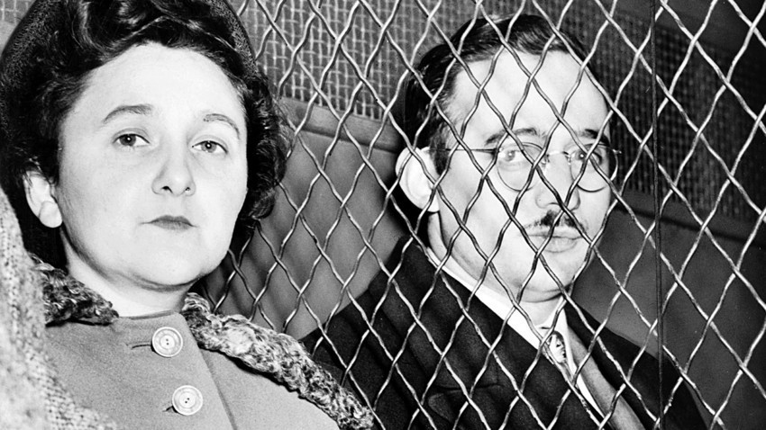 Julius e Ethel Rosenberg, comunistas norte-americanos executados após serem considerados culpados de conspiração por espionagem. 