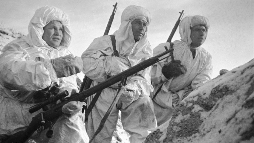 Záitsev (izquierda) durante la batalla de Stalingrado en 1942.