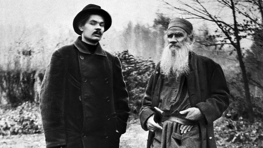 マクシム・ゴーリキーとレフ・トルストイ、ヤースナヤ・ポリャーナ、1900年