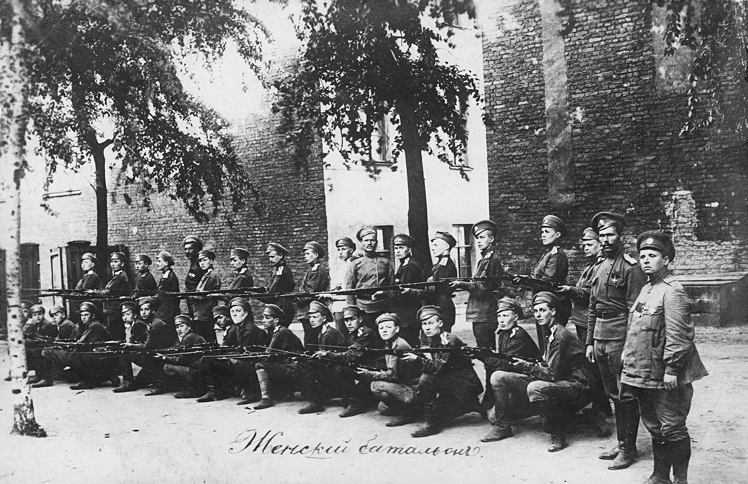 O primeiro Batalhão Feminino da Morte, em Petrogrado, 1917.