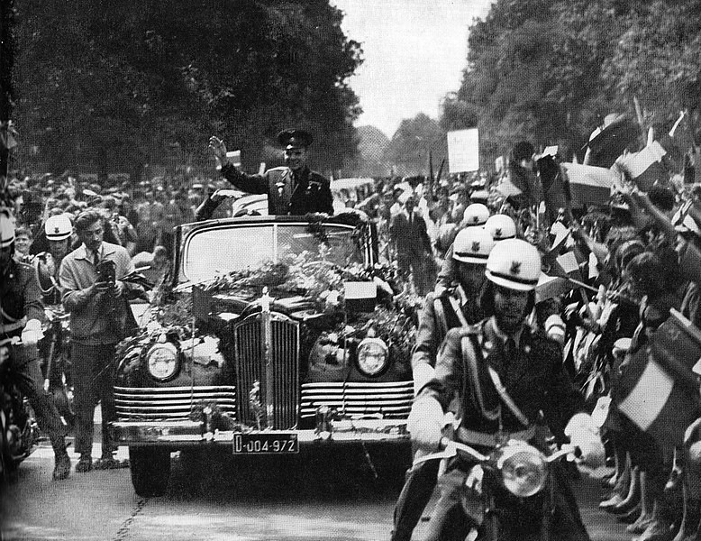 Jurij Gagarin med sprejemom v Varšavi leta 1961.