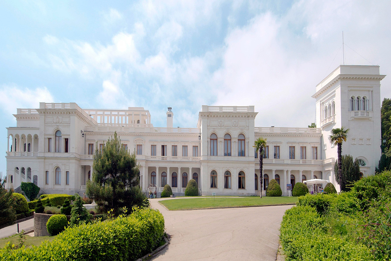 Istana Livadia di Yalta, Krimea, adalah istana terakhir yang dibangun untuk keluarga kekaisaran Rusia, Romanov.