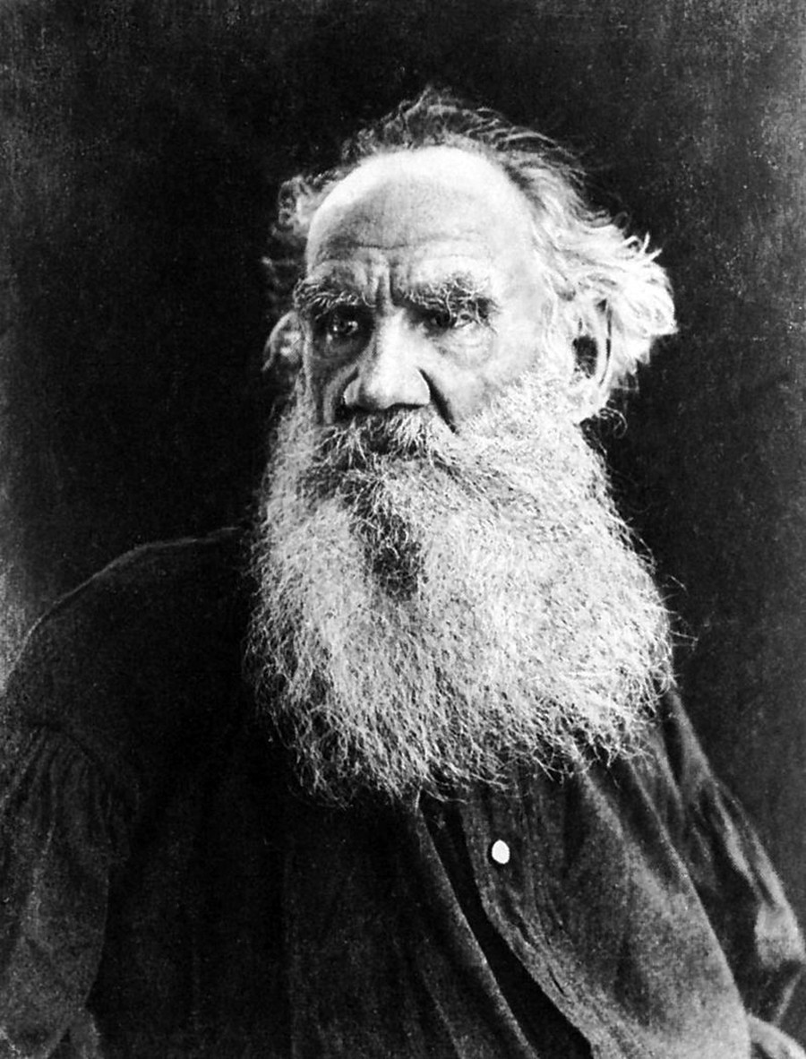 Nem a fama fez com que Lev Tolstói, escritor que tinha origens nobres, ficasse satisfeito consigo mesmo.