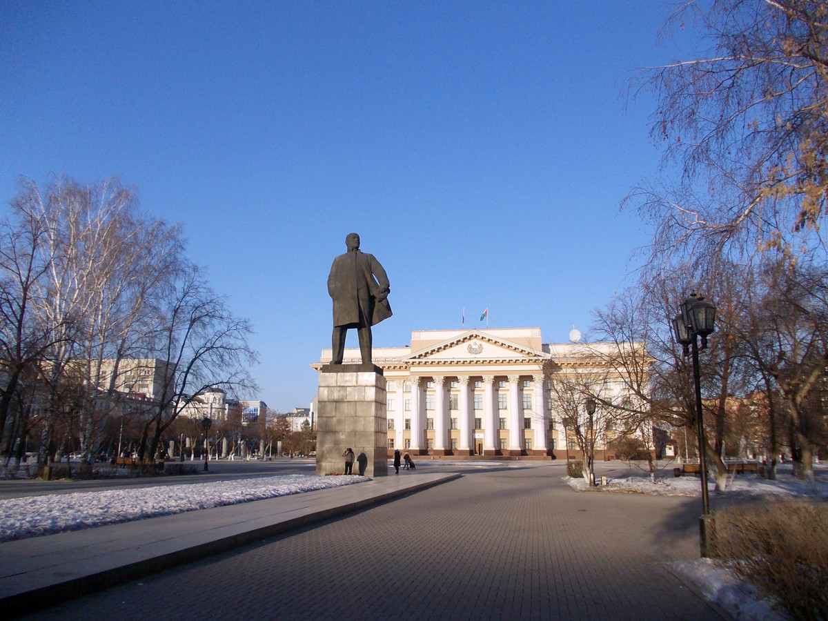 Osrednji mestni trg z Leninovim spomenikom