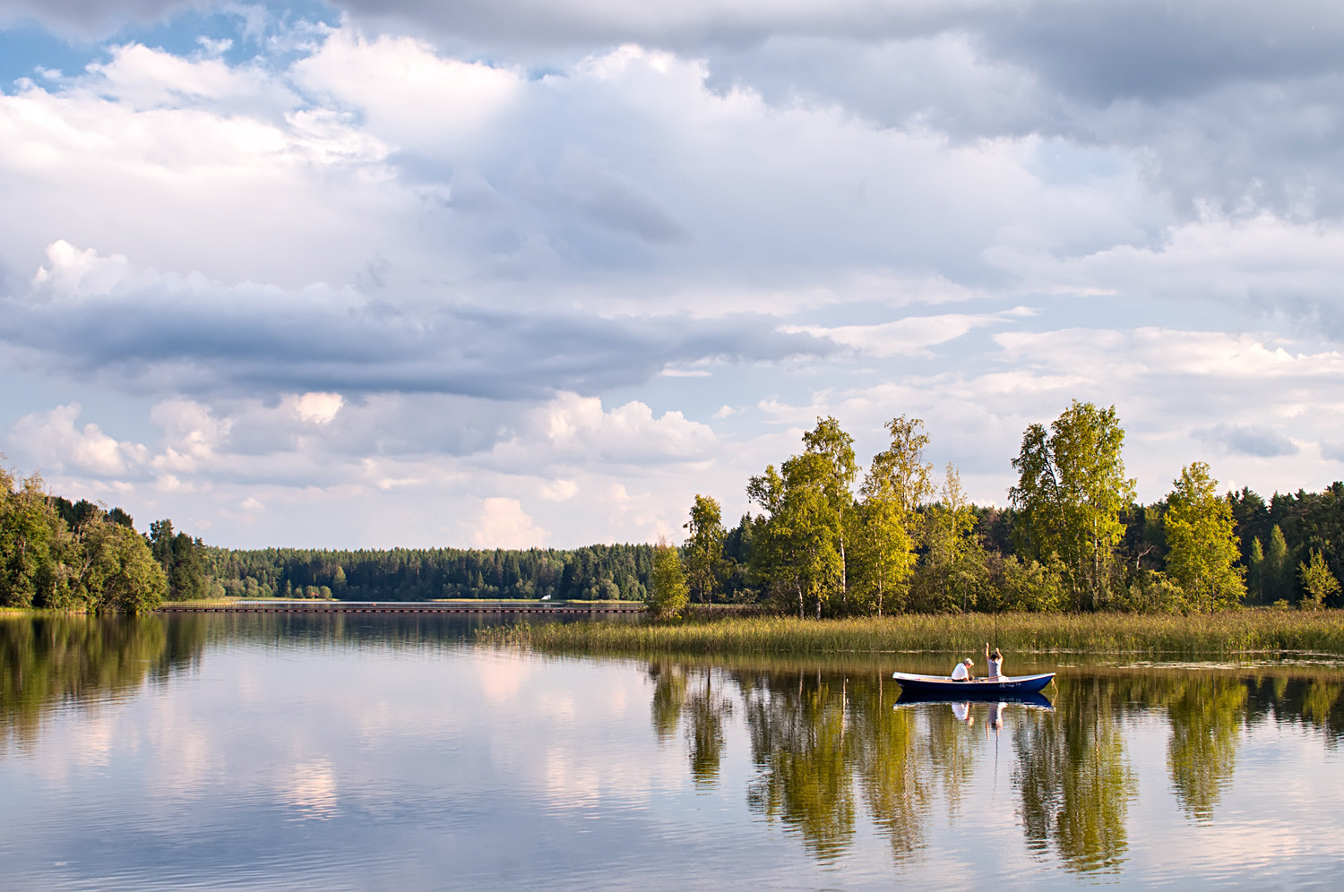 Večernji ribolov na jezeru Užin, Rusija, Valdaj.