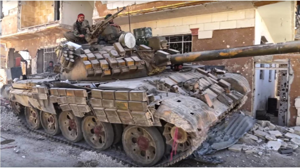 T-55MV z dinamično zaščito Kontakt-1 prav tako opravlja operacije v vzhodni Guti.