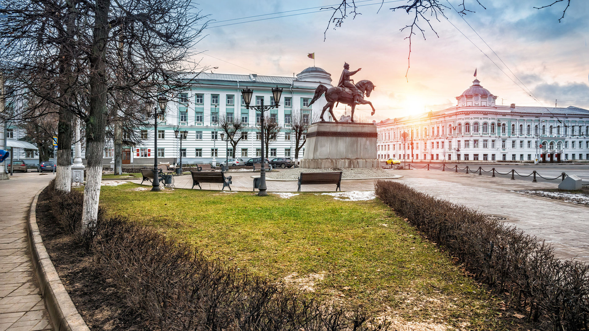 Monument to Mikhail Tverskoy on Sovetskaya Square in Tver