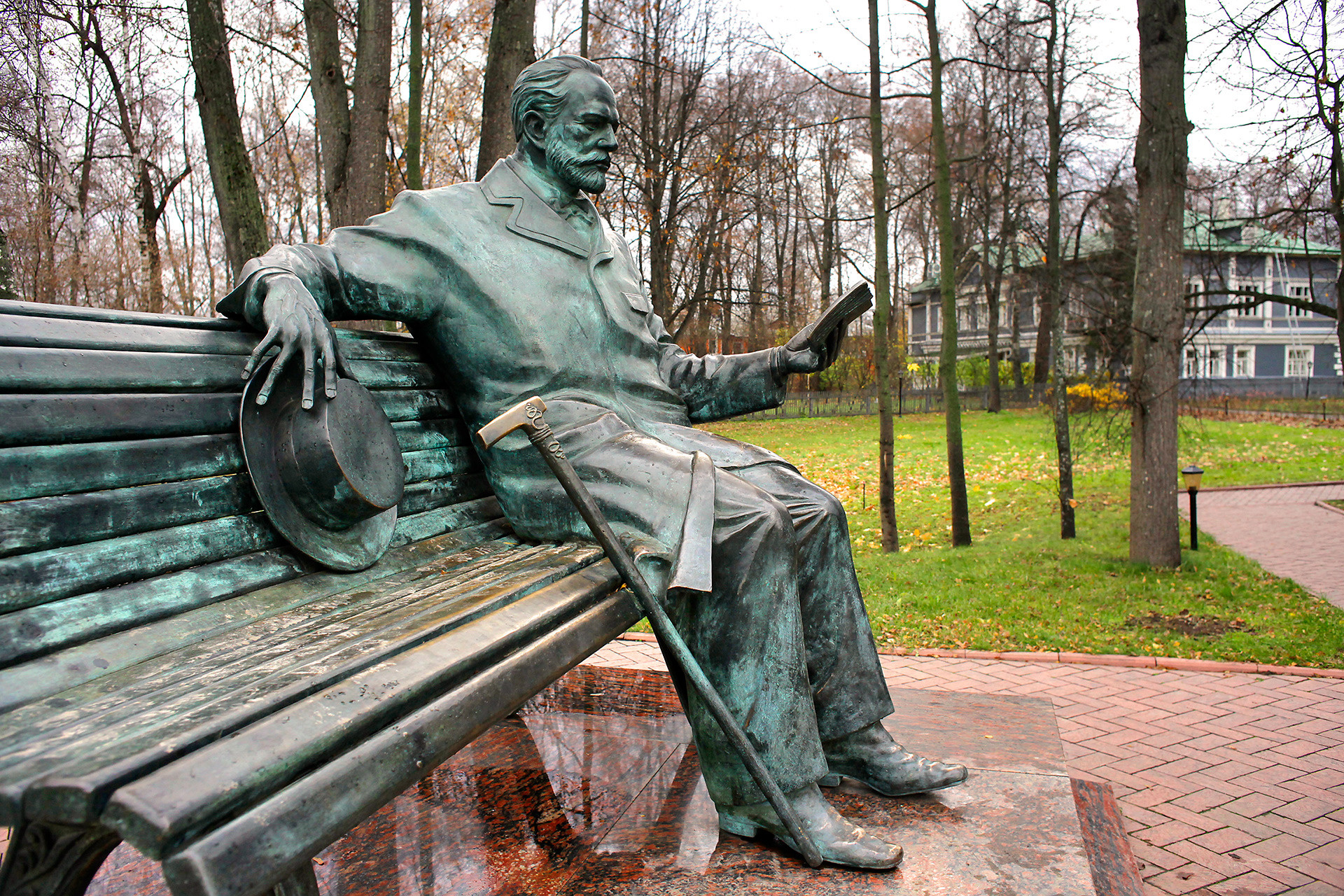 Monument to Pyotr Tchaikovsky in Klin