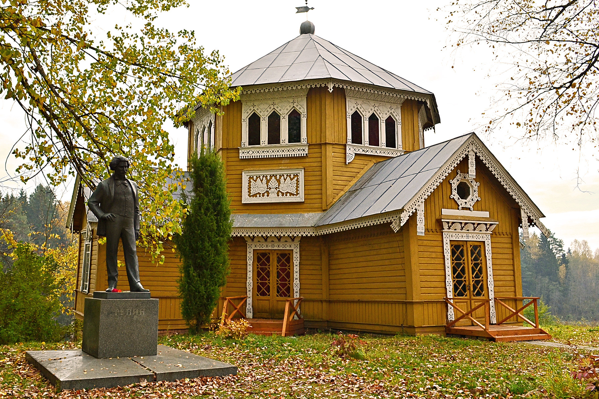 Monument to Ilya Repin next the Academic Dacha of the Russian Artists Union