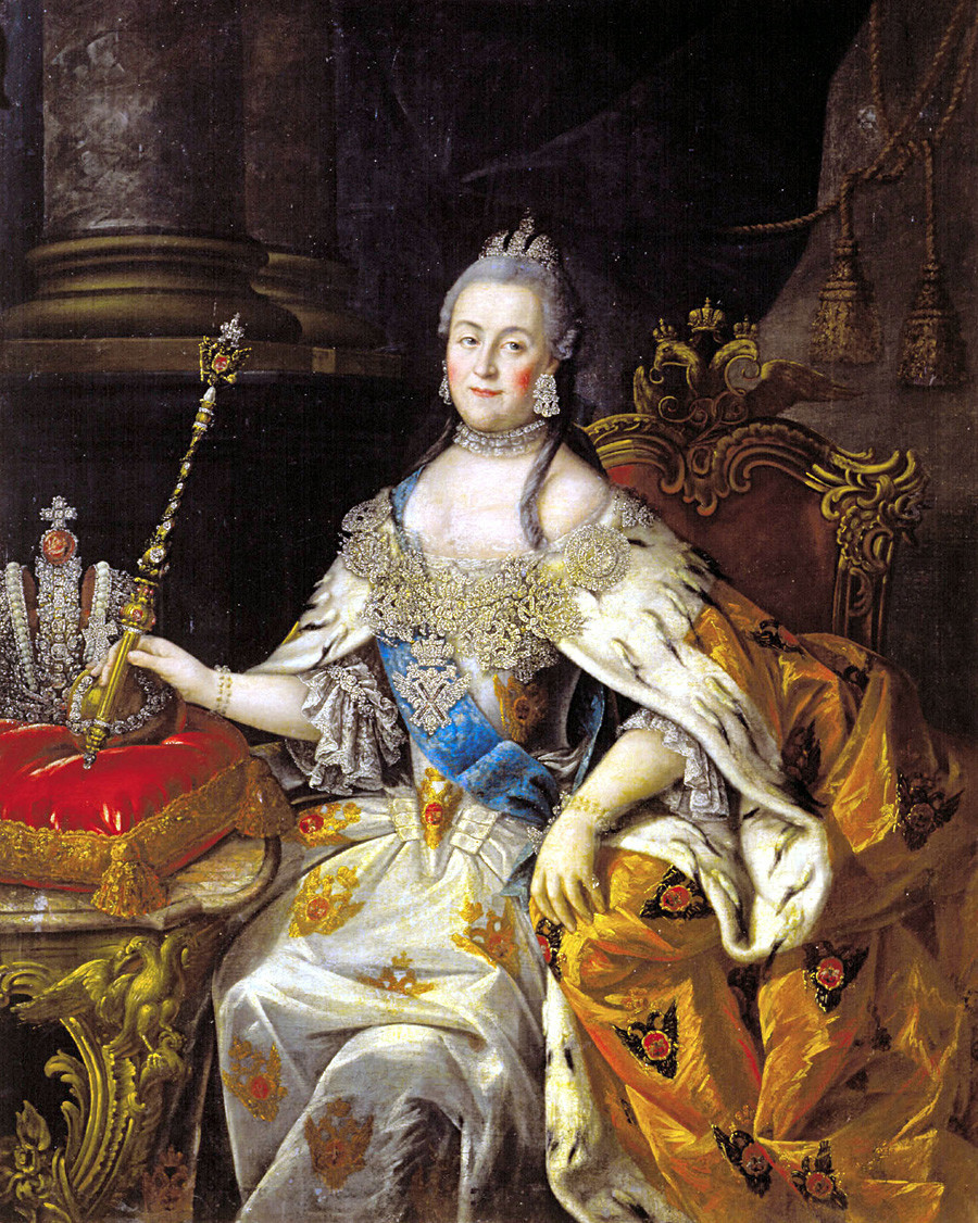 Catarina, a Grande, segura o cetro imperial. Retrato de Aleksêi Antropov, 1765. 